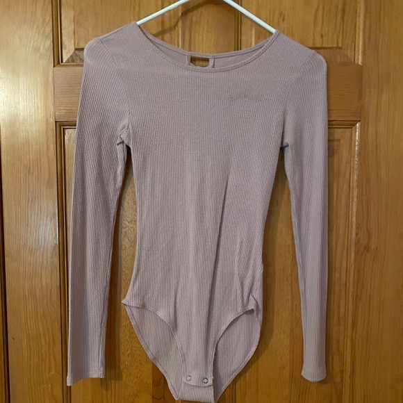 American Eagle Light Pink Bodysuit - Picture 2 of 3